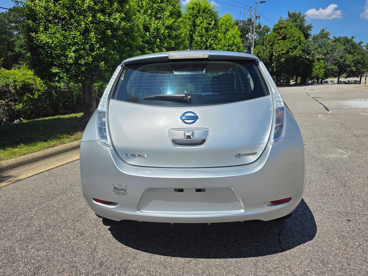 Used 2015 Nissan Leaf SL w/ Premium Package FWD image 4