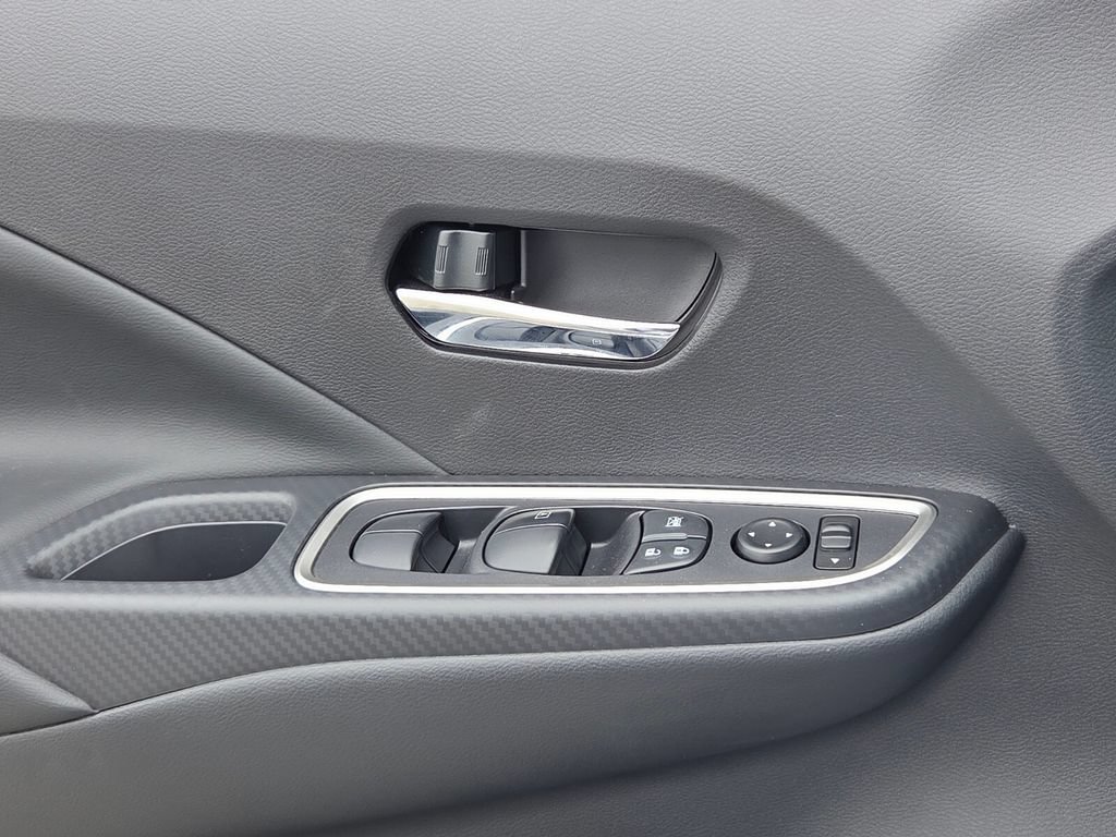New 2025 Nissan Versa SR w/ Trunk Package FWD image 27