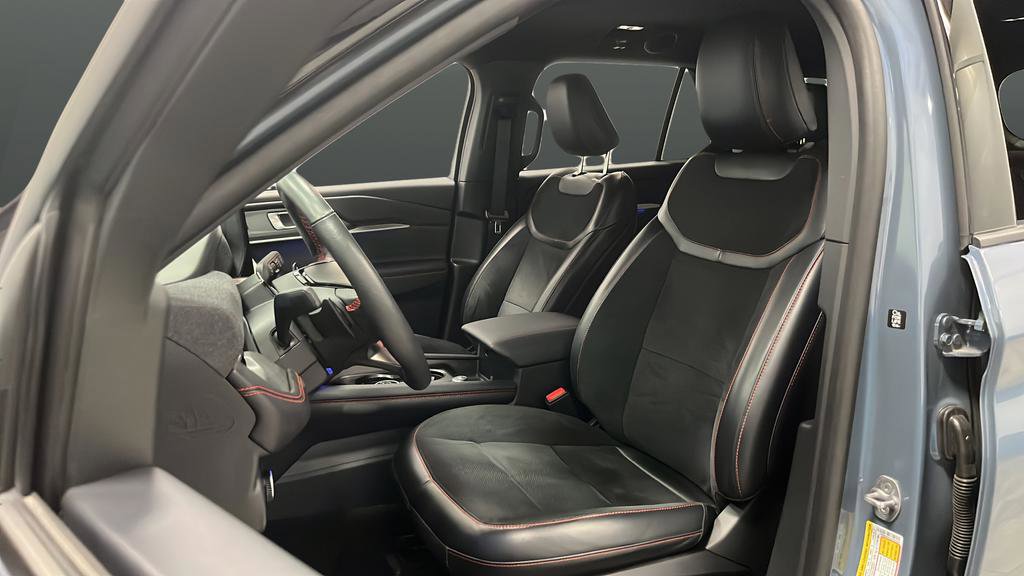 Certified 2025 Ford Explorer ST AWD/4WD image 9