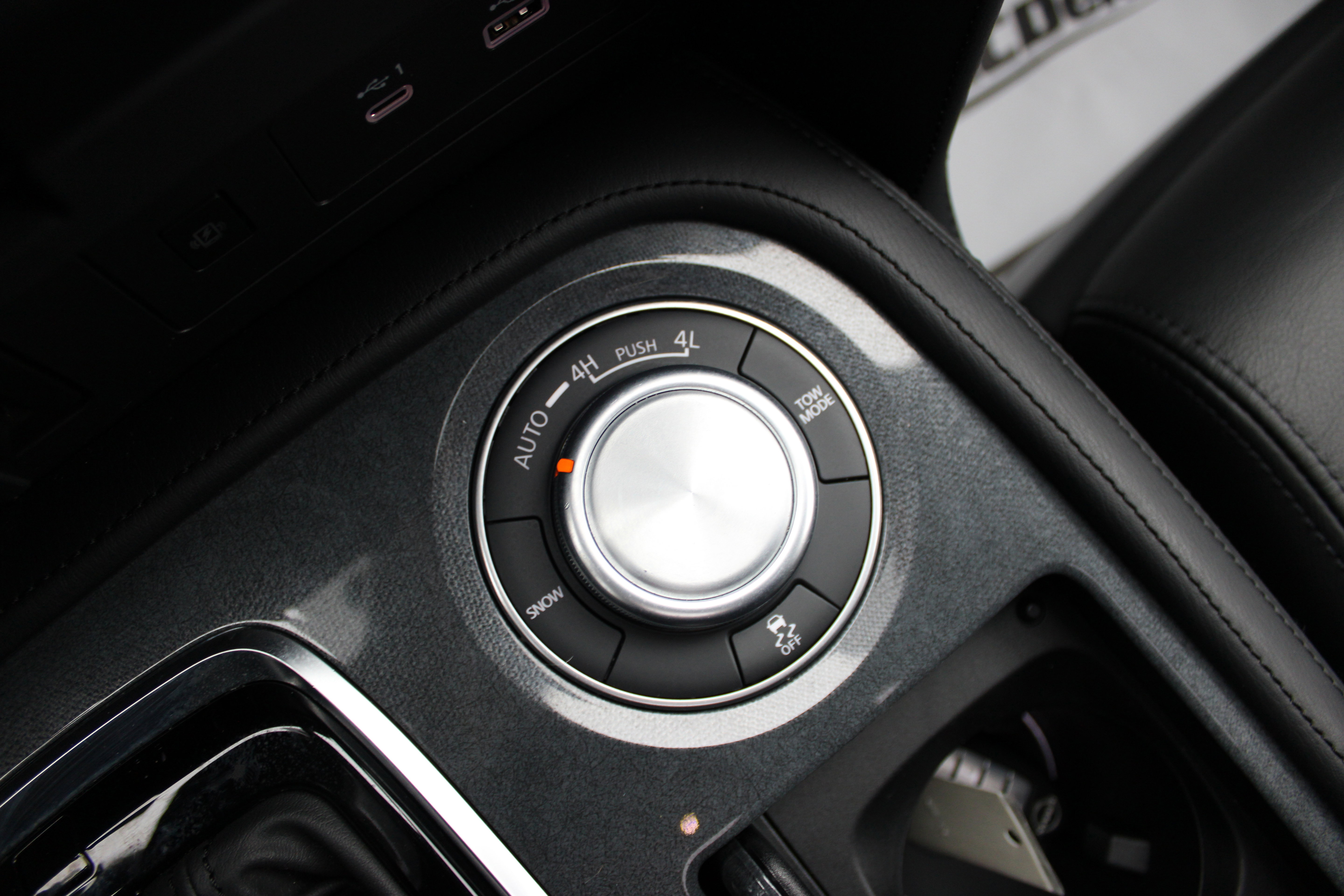 Certified 2024 Nissan Armada SL w/ Midnight Edition Package image 22