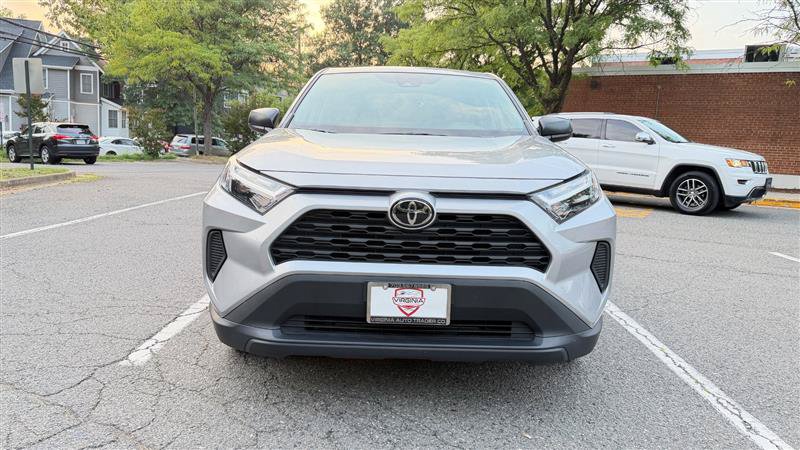 Used 2025 Toyota RAV4 LE AWD/4WD image 4