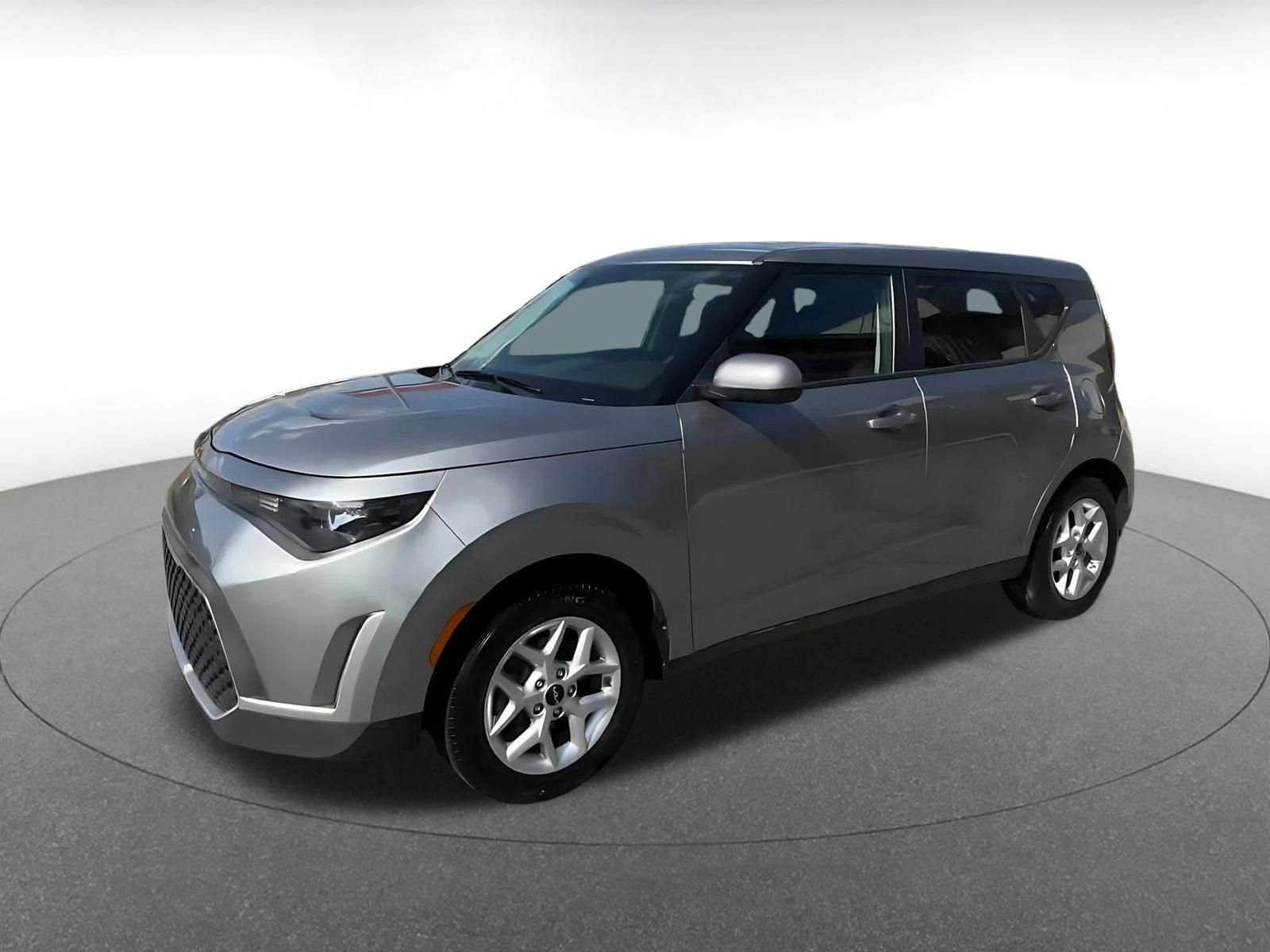 Used 2025 Kia Soul LX w/ LX Technology Package FWD image 7