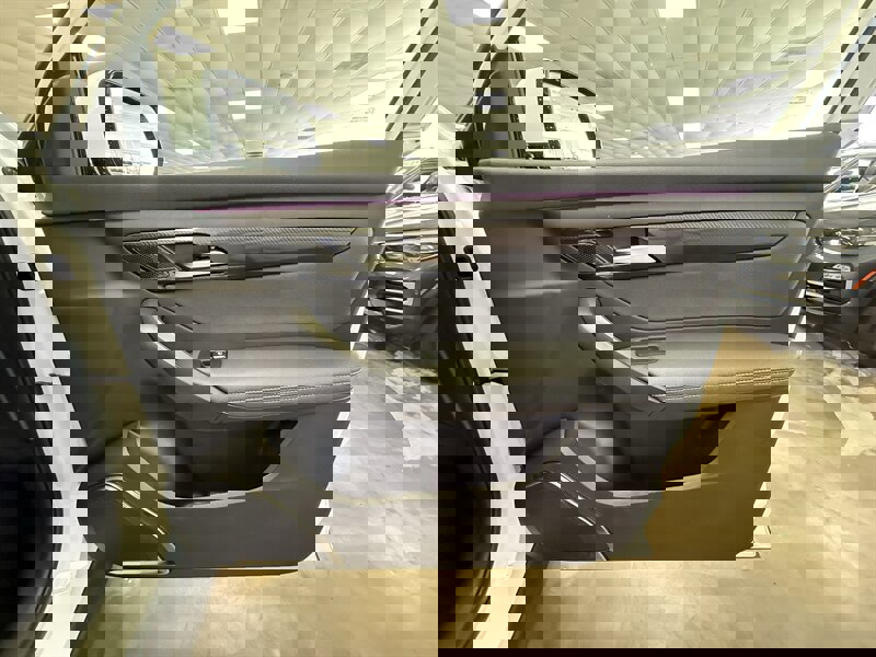 Used 2025 VinFast VF 8 Eco image 11