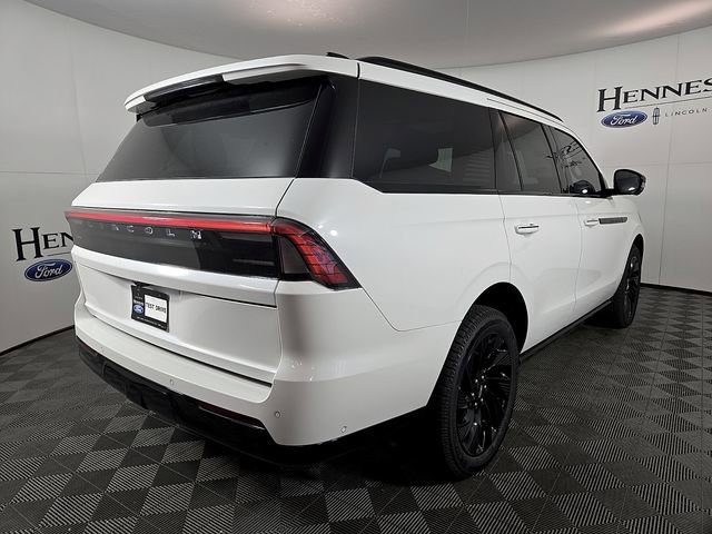 New 2025 Lincoln Navigator Reserve w/ Jet Appearance Package AWD/4WD image 5