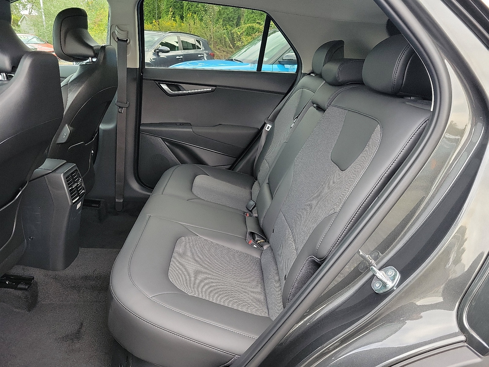 New 2025 Kia Niro EX image 6