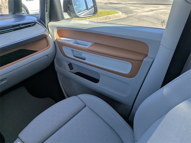 New 2025 Volkswagen ID. Buzz 1st Edition image 18