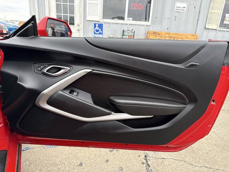 Used 2017 Chevrolet Camaro SS RWD image 22