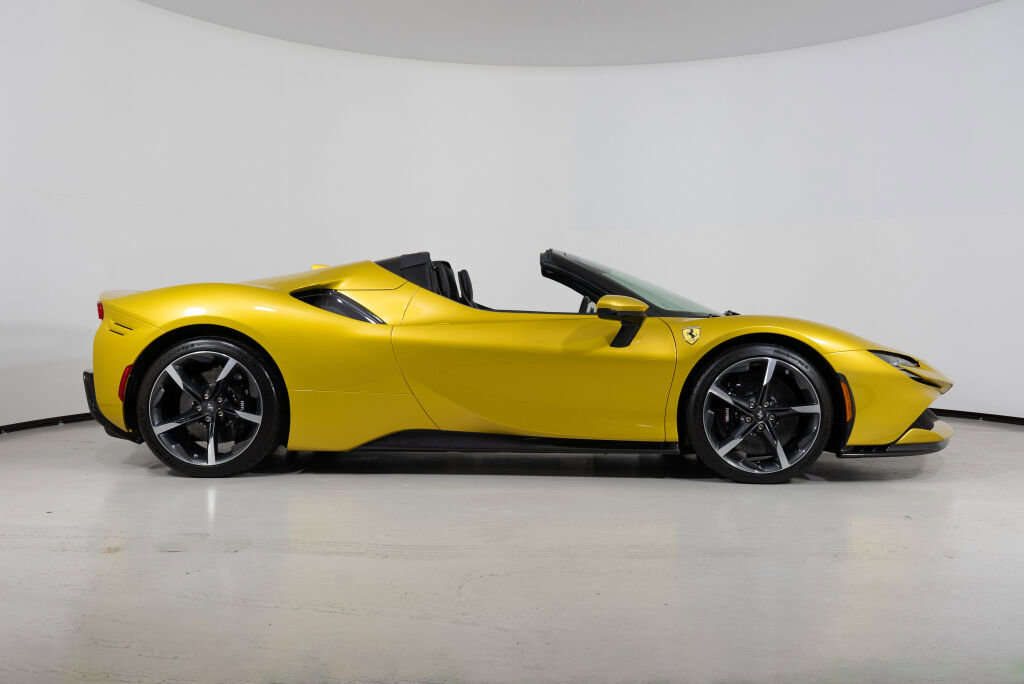 Used 2022 Ferrari SF90 Spider image 14