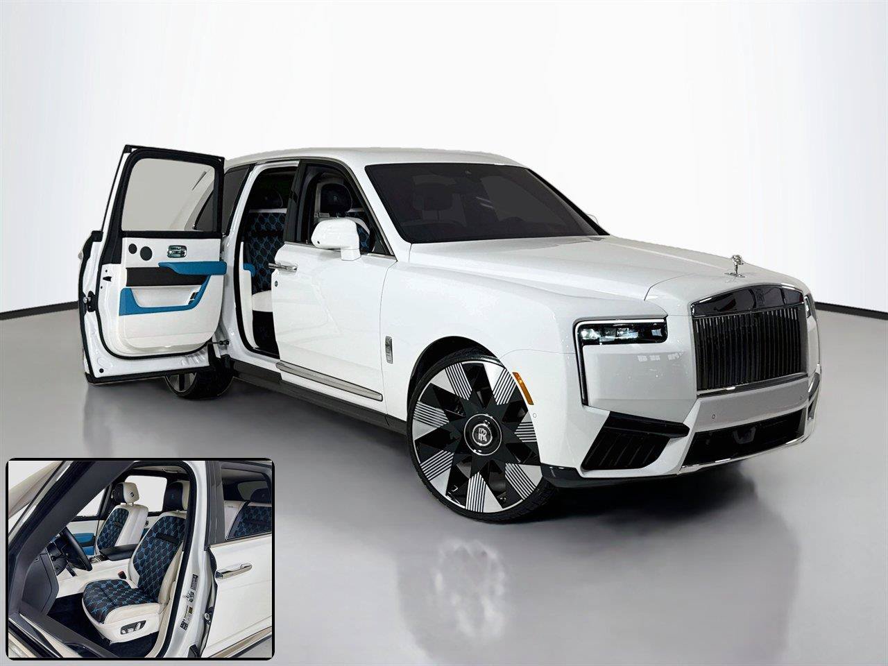 Used 2025 Rolls-Royce Cullinan AWD/4WD image 2
