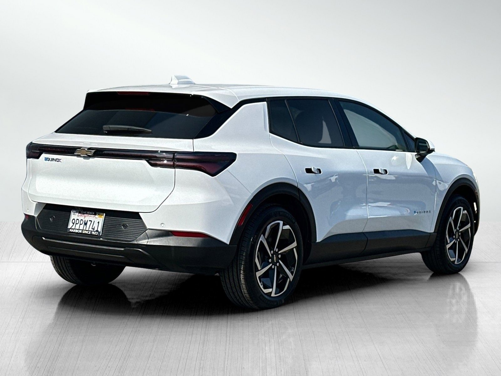 Used 2025 Chevrolet Equinox EV LT image 4