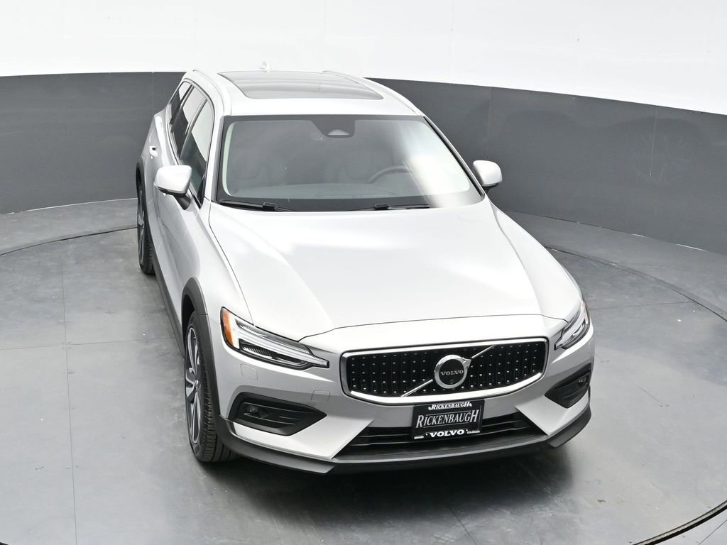 Used 2025 Volvo V60 B5 Cross Country Plus AWD/4WD image 33