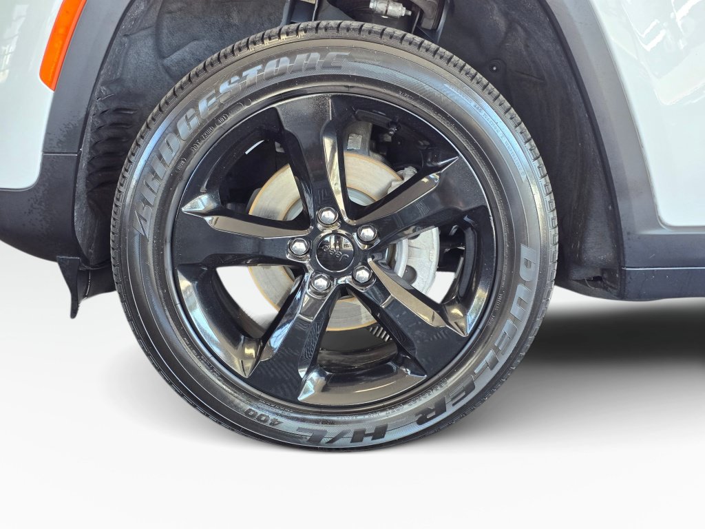 Used 2023 Jeep Grand Cherokee Altitude AWD/4WD image 10
