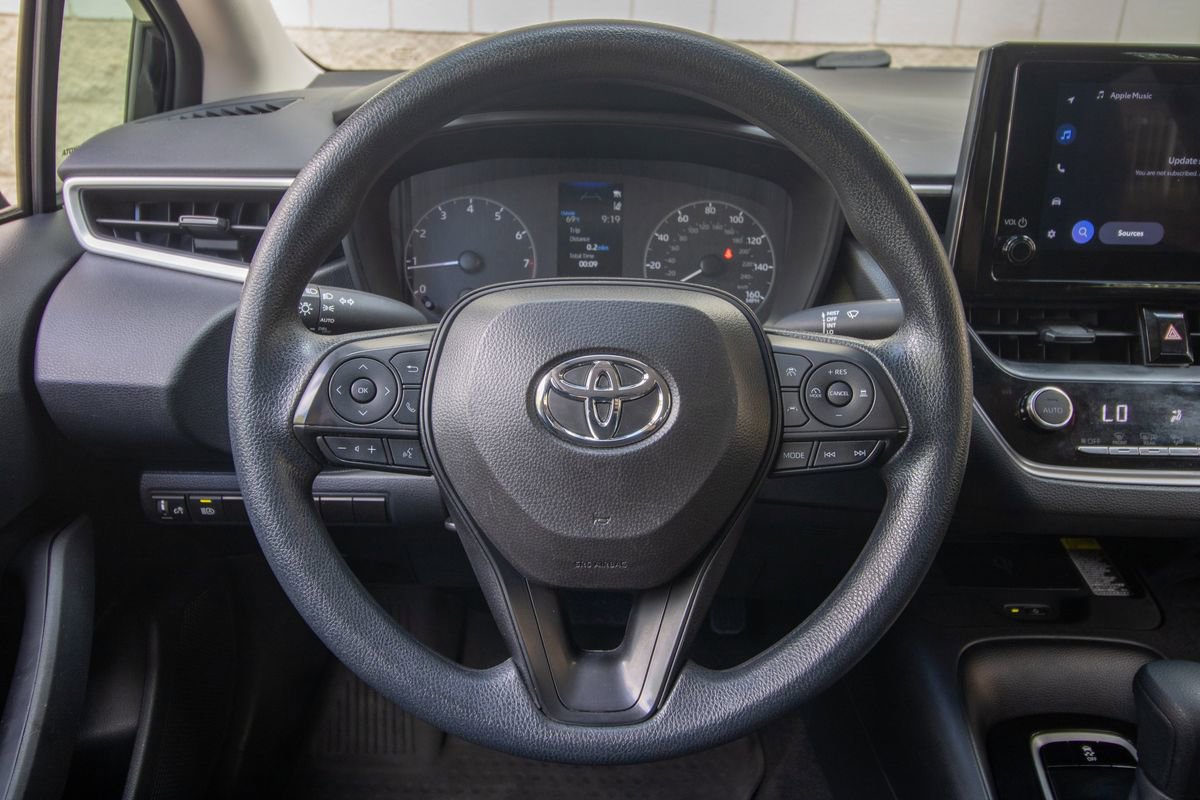 Used 2025 Toyota Corolla LE w/ LE Premium Package FWD image 29