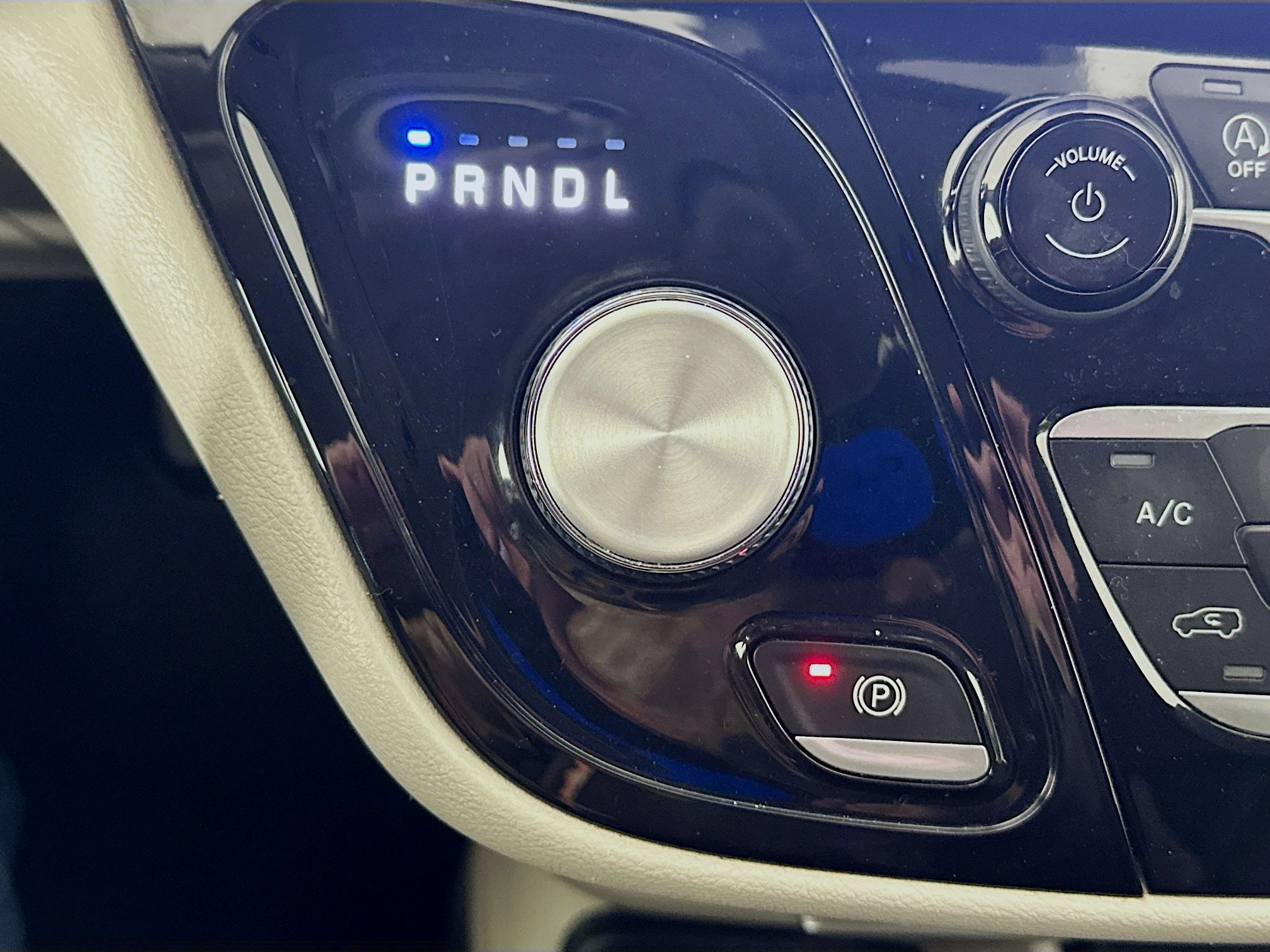 Used 2021 Chrysler Pacifica Touring-L image 24