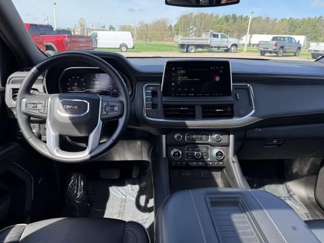Used 2023 GMC Yukon XL SLT w/ SLT Premium Package AWD/4WD image 17