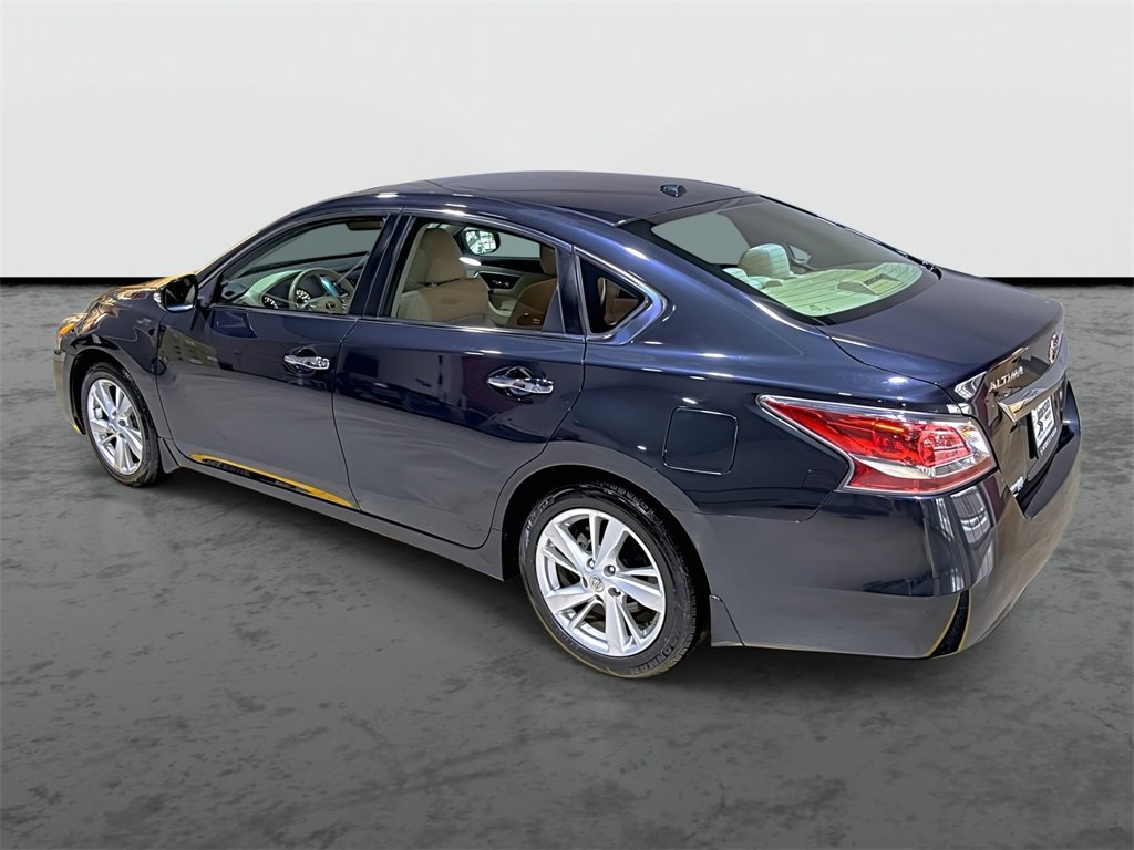 Used 2015 Nissan Altima 2.5 SV w/ Convenience Package image 2