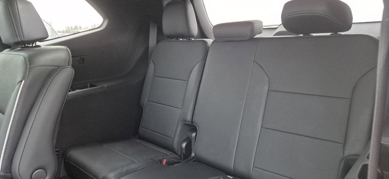 Used 2025 Buick Enclave Preferred image 8