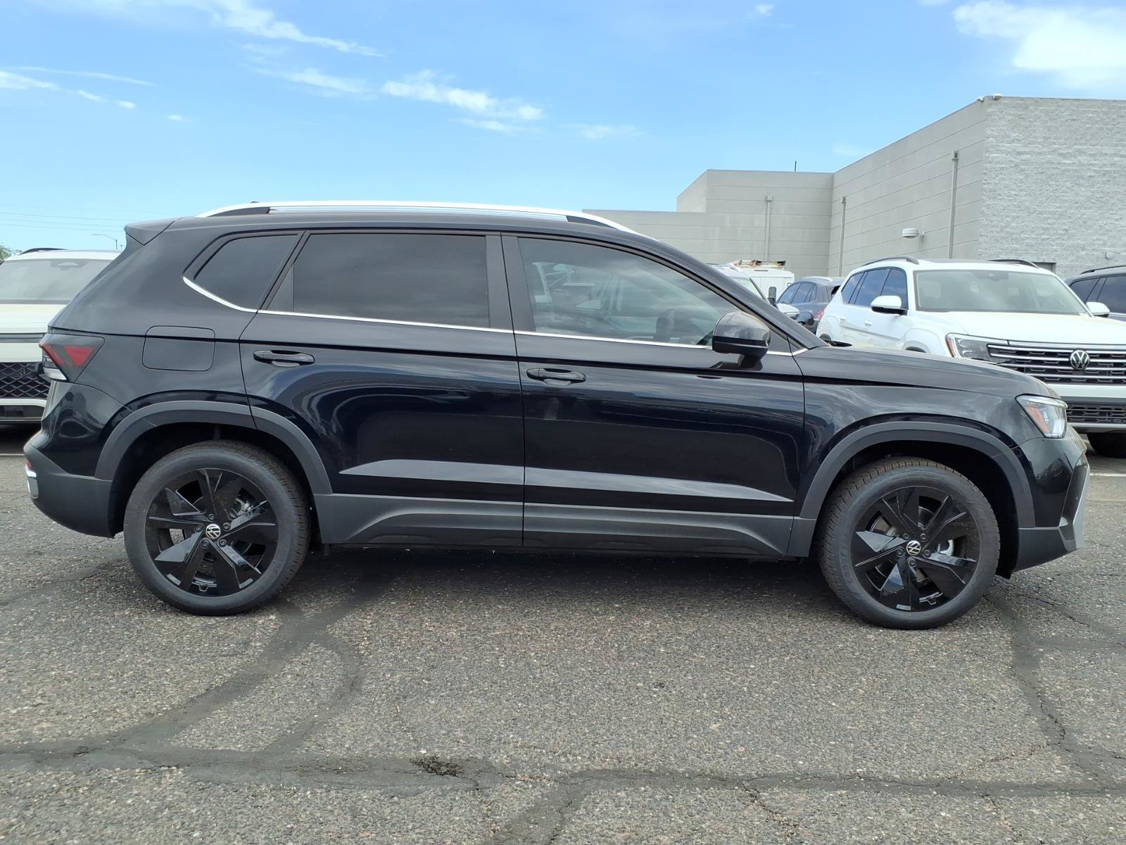 New 2026 Volkswagen Taos SE FWD image 7