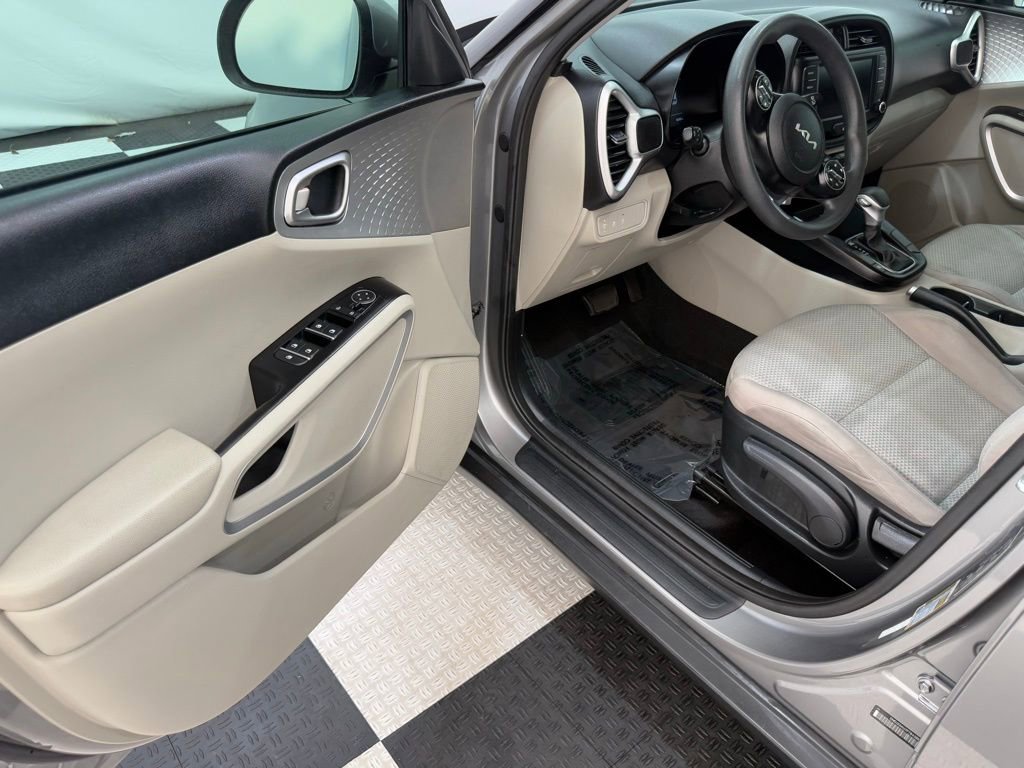 Used 2023 Kia Soul LX image 26