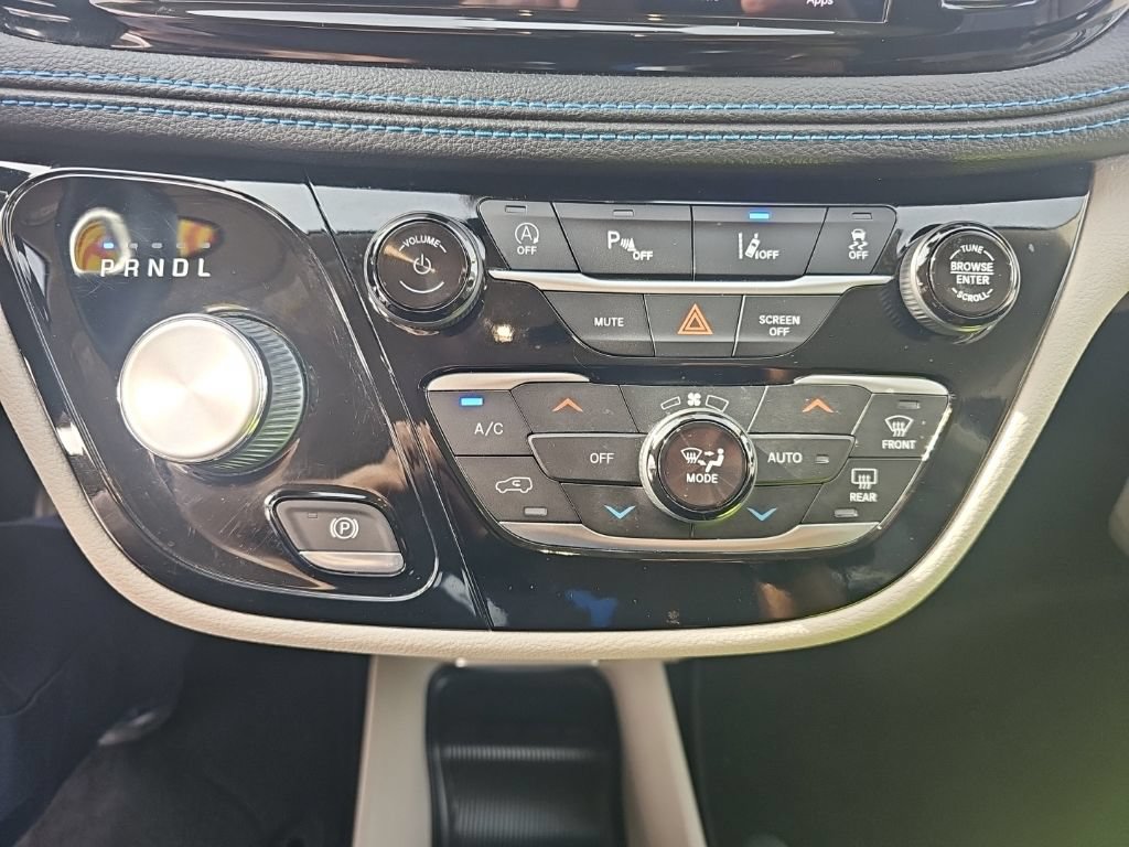 Used 2021 Chrysler Pacifica Touring FWD image 18
