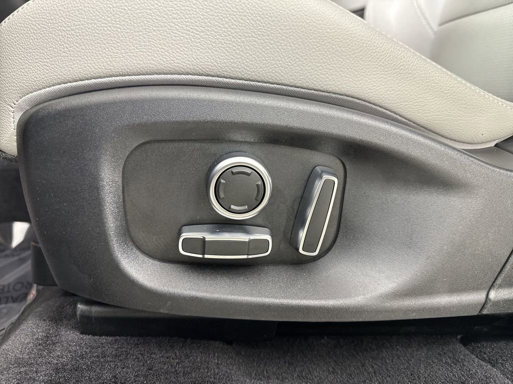 Used 2022 Jaguar E-PACE 300 Sport image 39