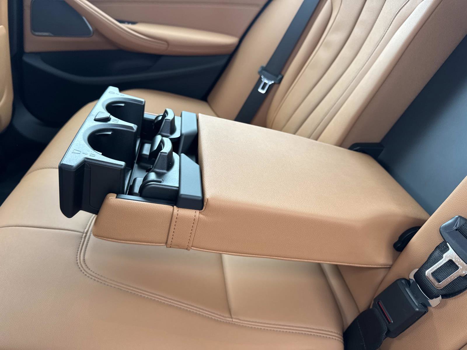 Used 2022 BMW 530i xDrive w/ Premium Package image 14