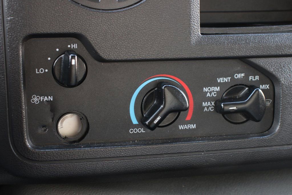 Used 2023 Ford E-450 and Econoline 450 Super Duty w/ Power Windows & Locks Group RWD image 32