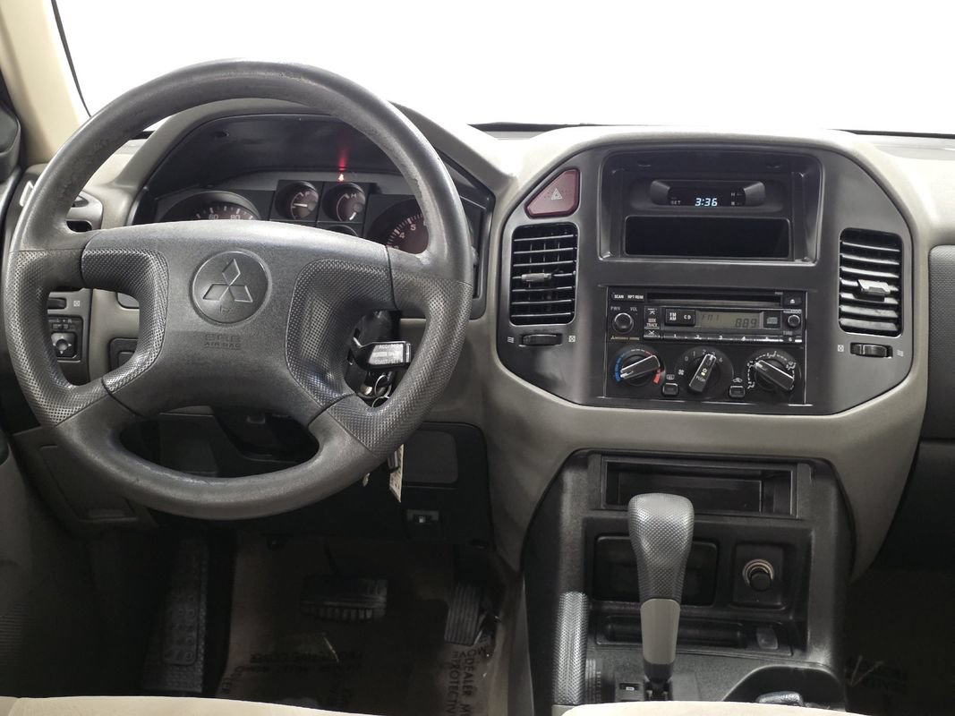 Used 2002 Mitsubishi Montero XLS AWD/4WD image 4