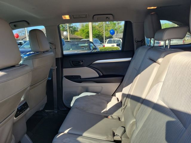Used 2019 Toyota Highlander Plus AWD/4WD image 29