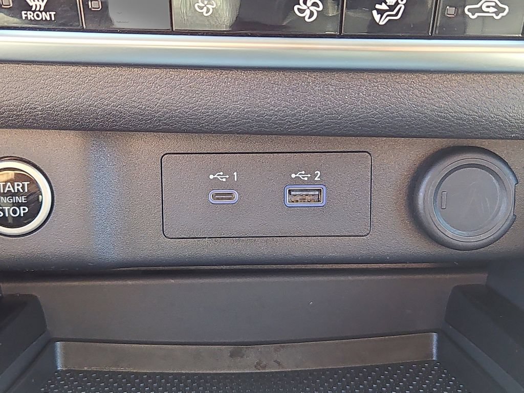 Used 2023 Nissan Rogue SV AWD/4WD image 16