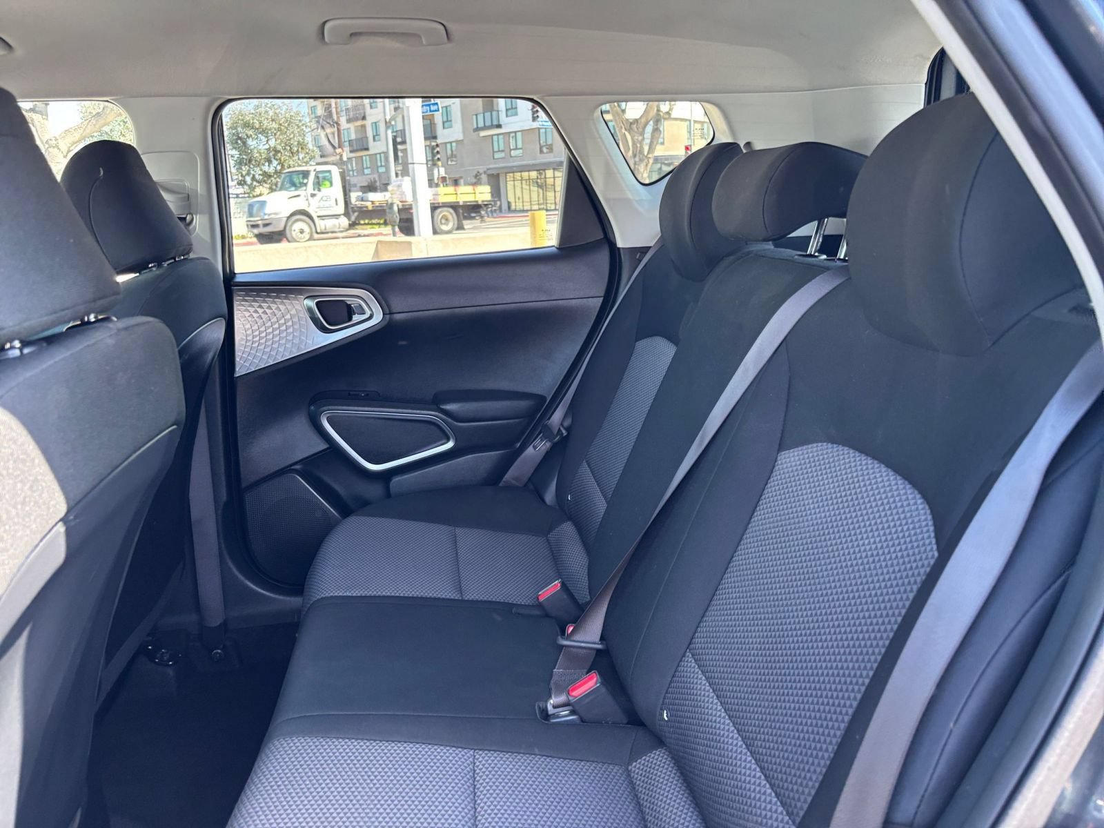 Used 2025 Kia Soul LX w/ LX Technology Package FWD image 25