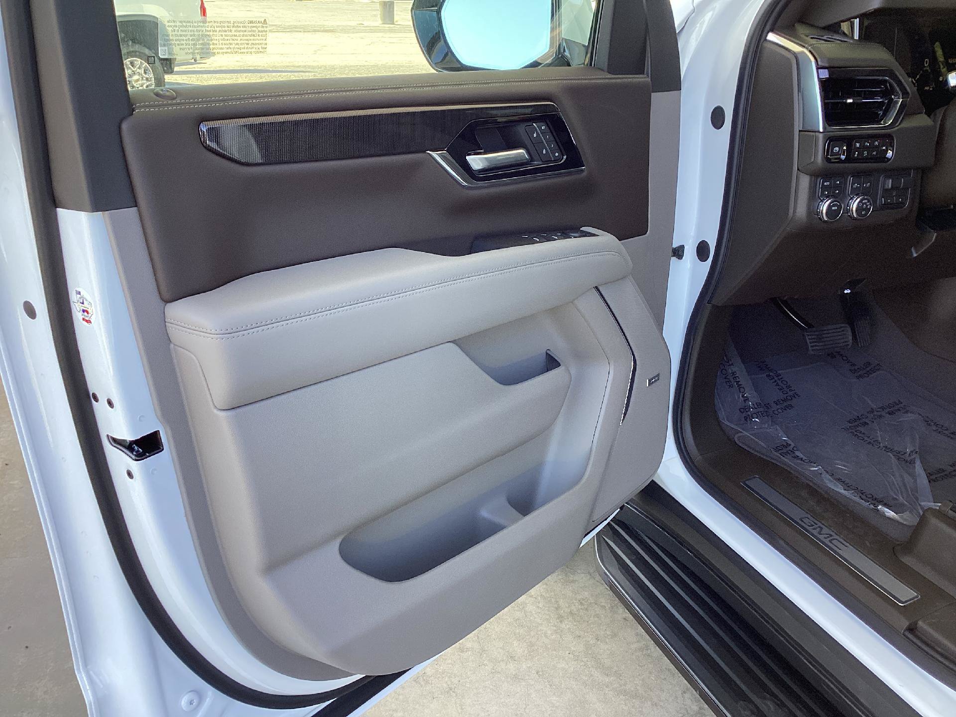 New 2026 GMC Yukon Elevation AWD/4WD image 9