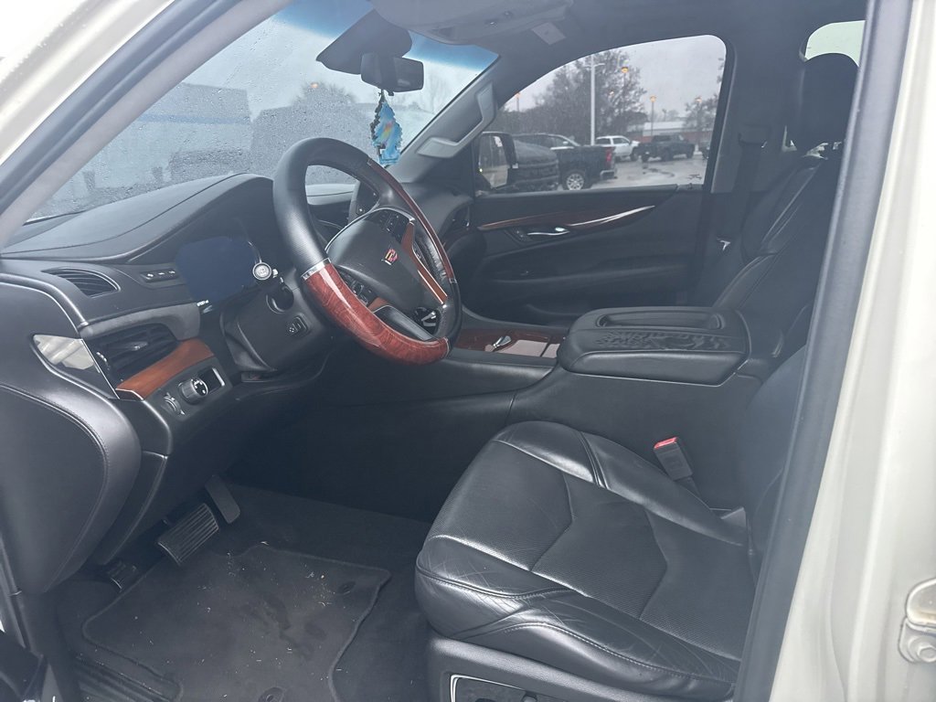 Used 2018 Cadillac Escalade Luxury image 7