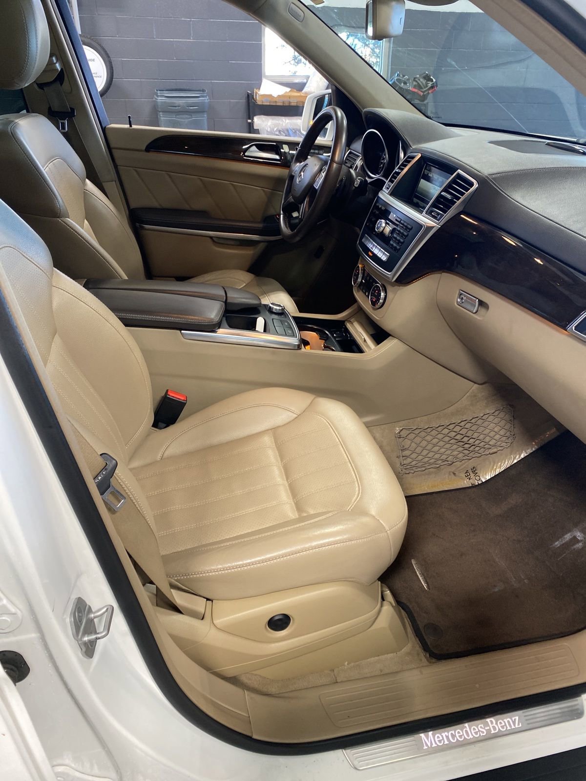 Used 2014 Mercedes-Benz GL 450 4MATIC image 31