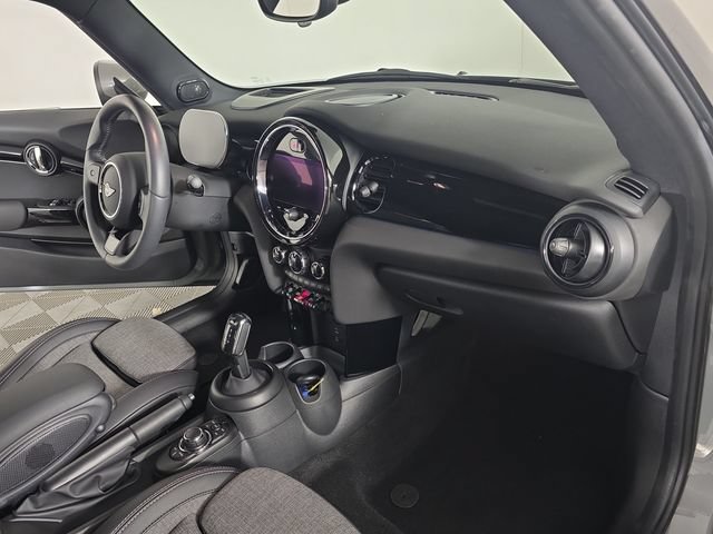 Used 2023 MINI Cooper 2-Door Hardtop FWD image 18