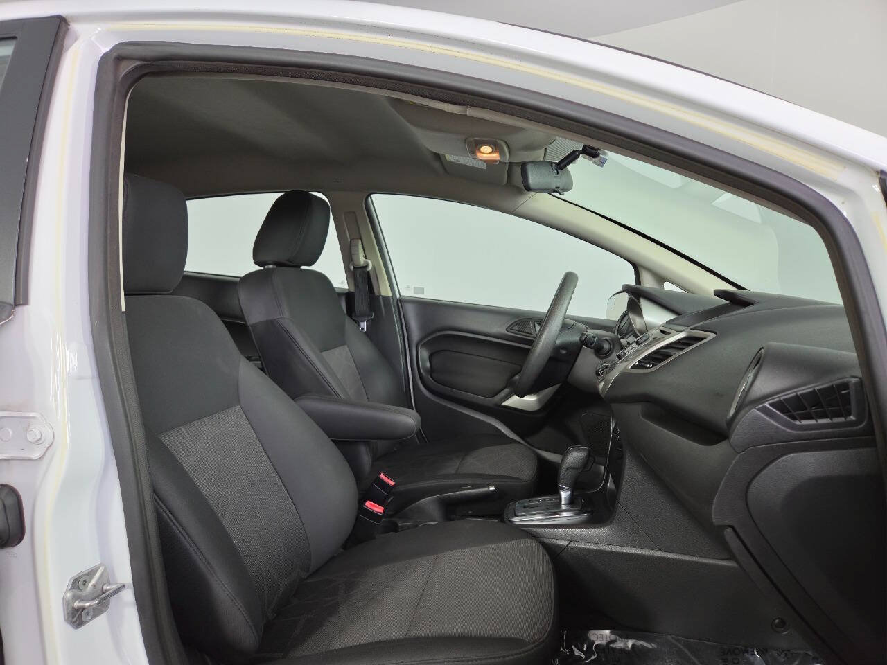 Used 2012 Ford Fiesta SE w/ Super Fuel Economy Pkg FWD image 34