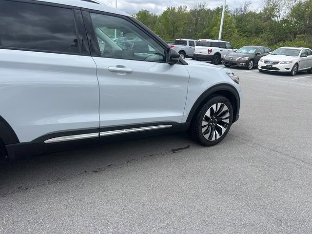 Used 2025 Ford Explorer Platinum w/ LUX Leather Package AWD/4WD image 3