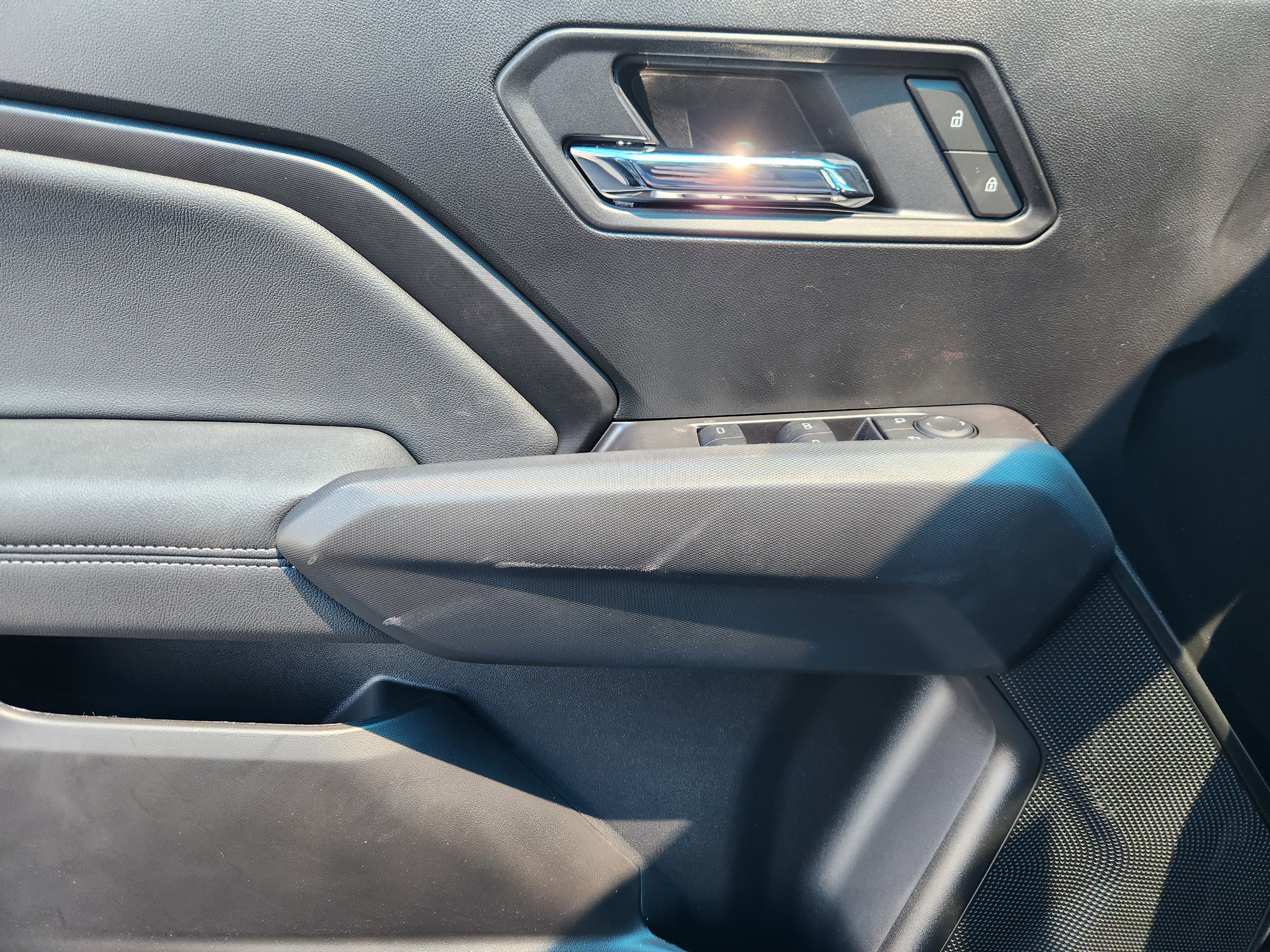 New 2025 Chevrolet Colorado LT w/ LT Convenience Package image 16