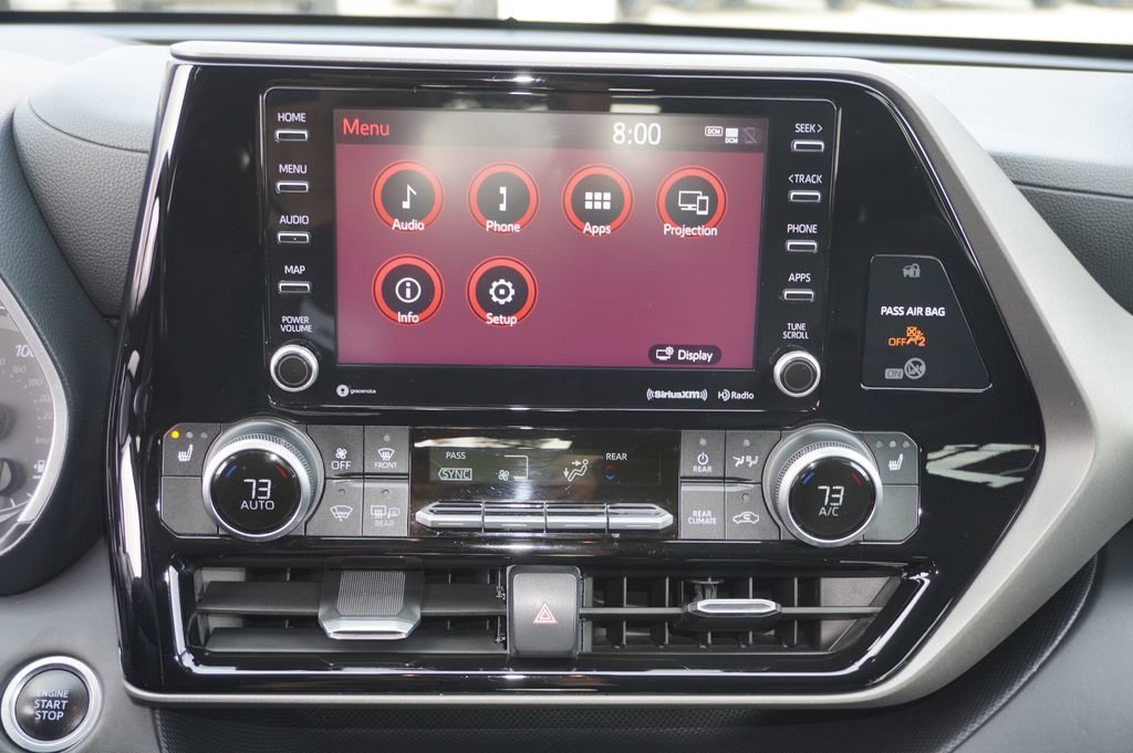Used 2020 Toyota Highlander XLE FWD image 17