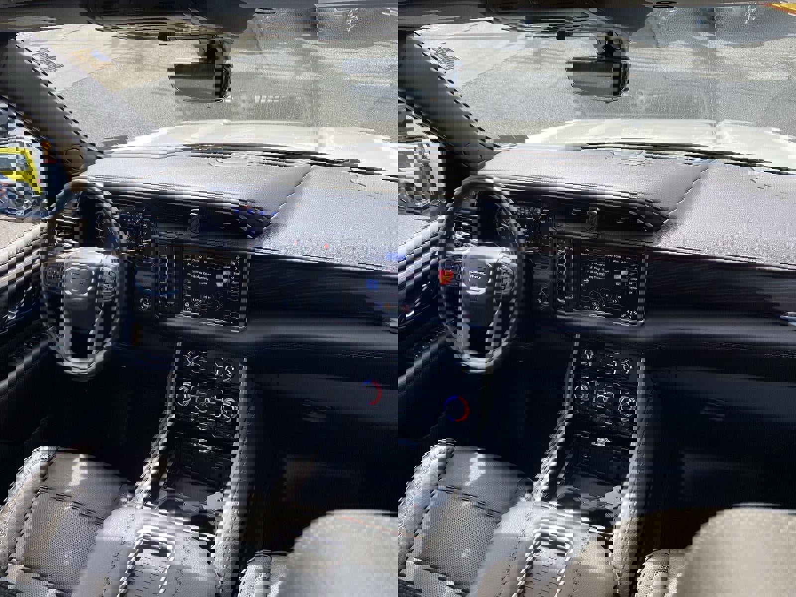 Used 2021 GMC Yukon Denali w/ Denali Premium Package image 33