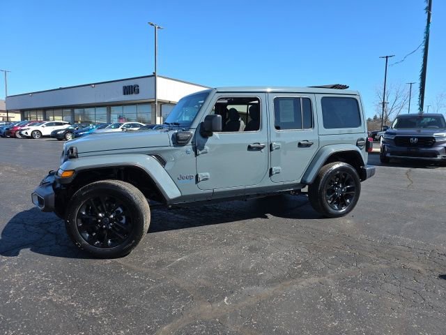 Used 2025 Jeep Wrangler Unlimited Sahara w/ Safety Group AWD/4WD image 3