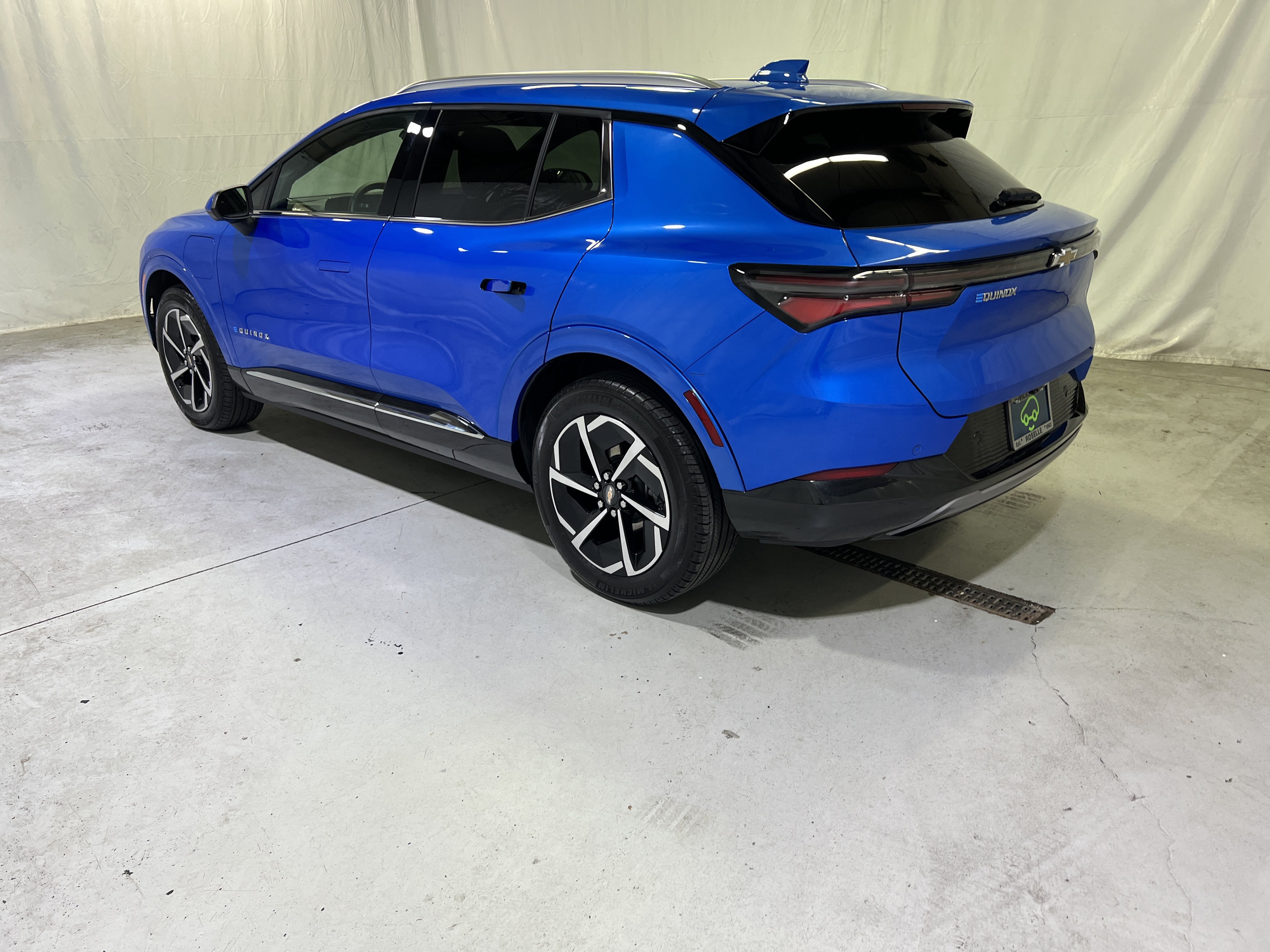 Certified 2024 Chevrolet Equinox EV LT FWD image 8