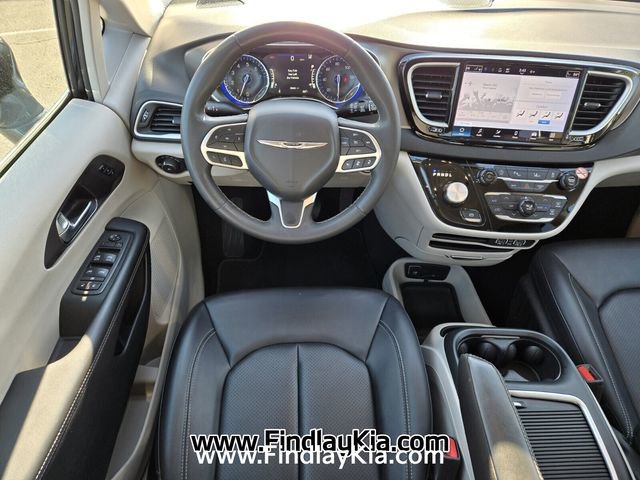 Used 2024 Chrysler Pacifica Touring-L FWD image 14