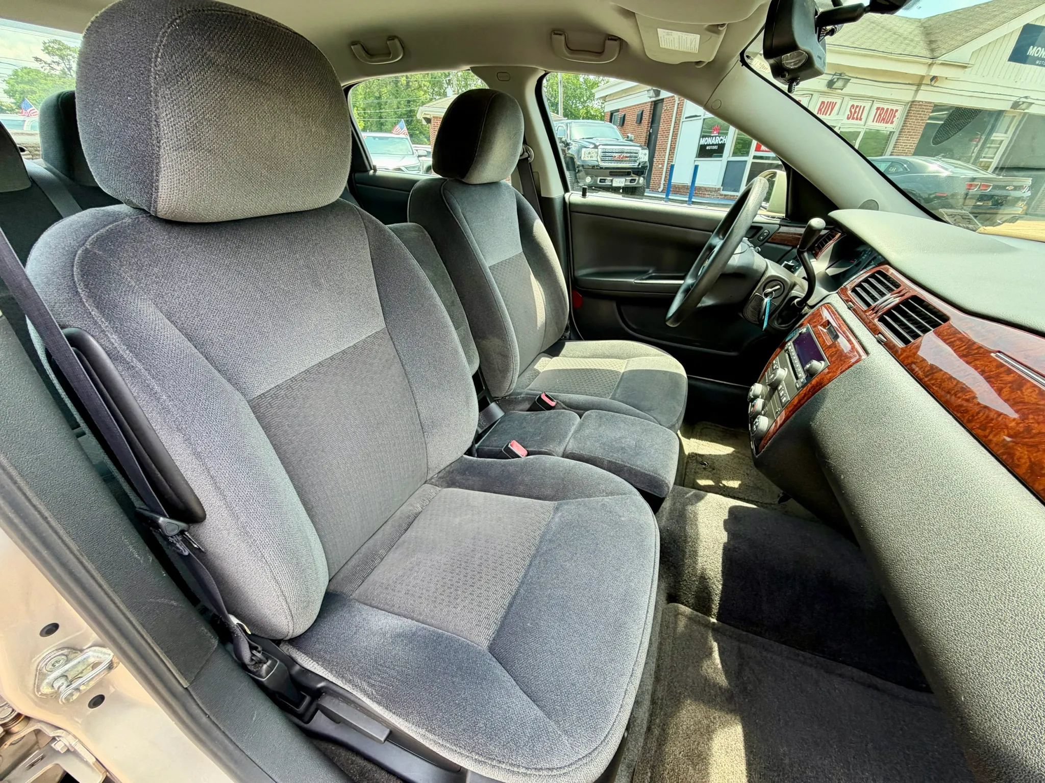 Used 2011 Chevrolet Impala LS FWD image 11