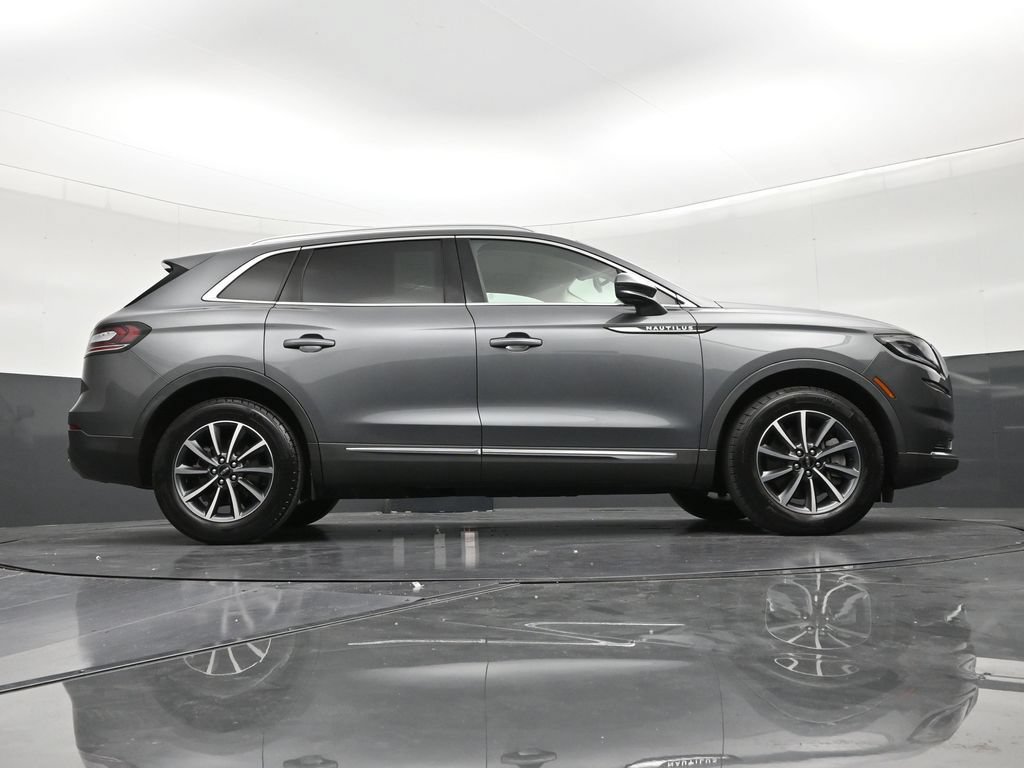 Used 2022 Lincoln Nautilus FWD image 25