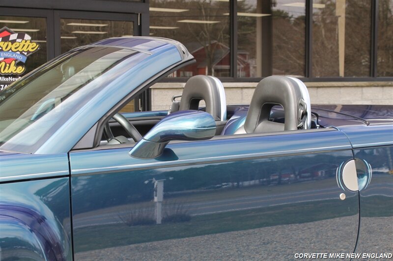 Used 2006 Chevrolet SSR w/ Preferred Equipment Group RWD image 10