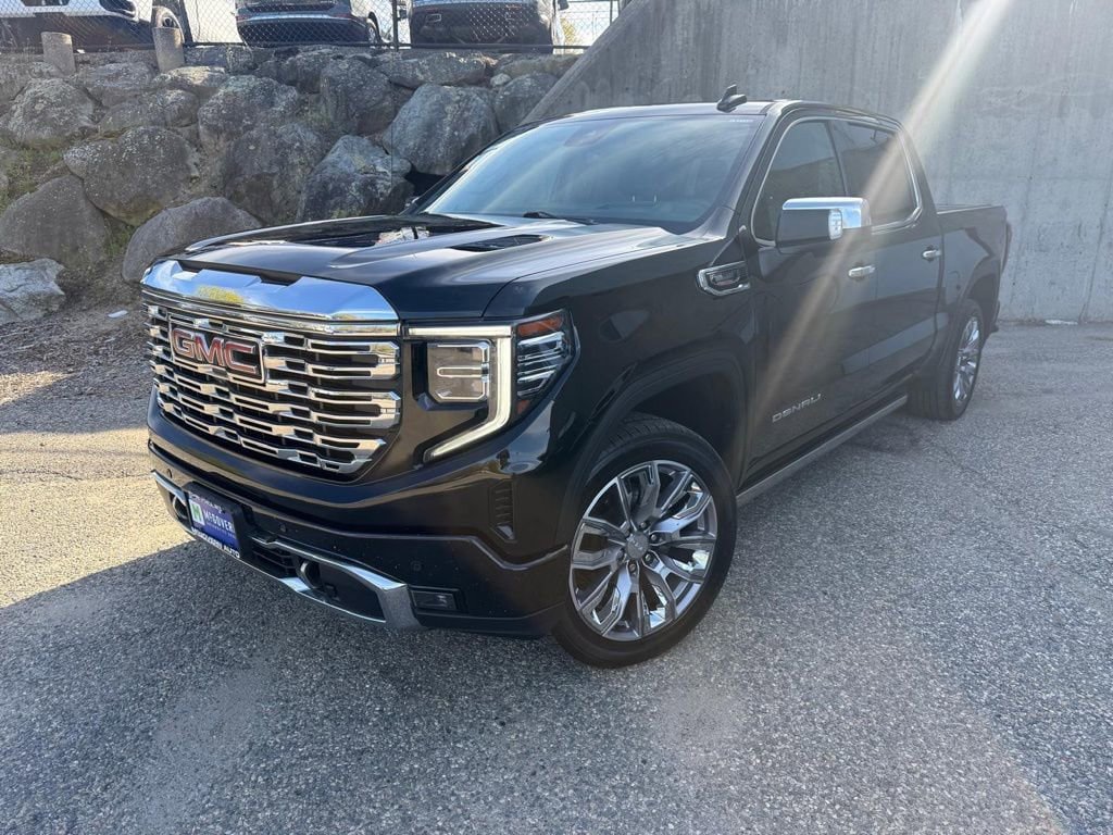 Used 2022 GMC Sierra 1500 Denali w/ Denali Reserve Package AWD/4WD image 2