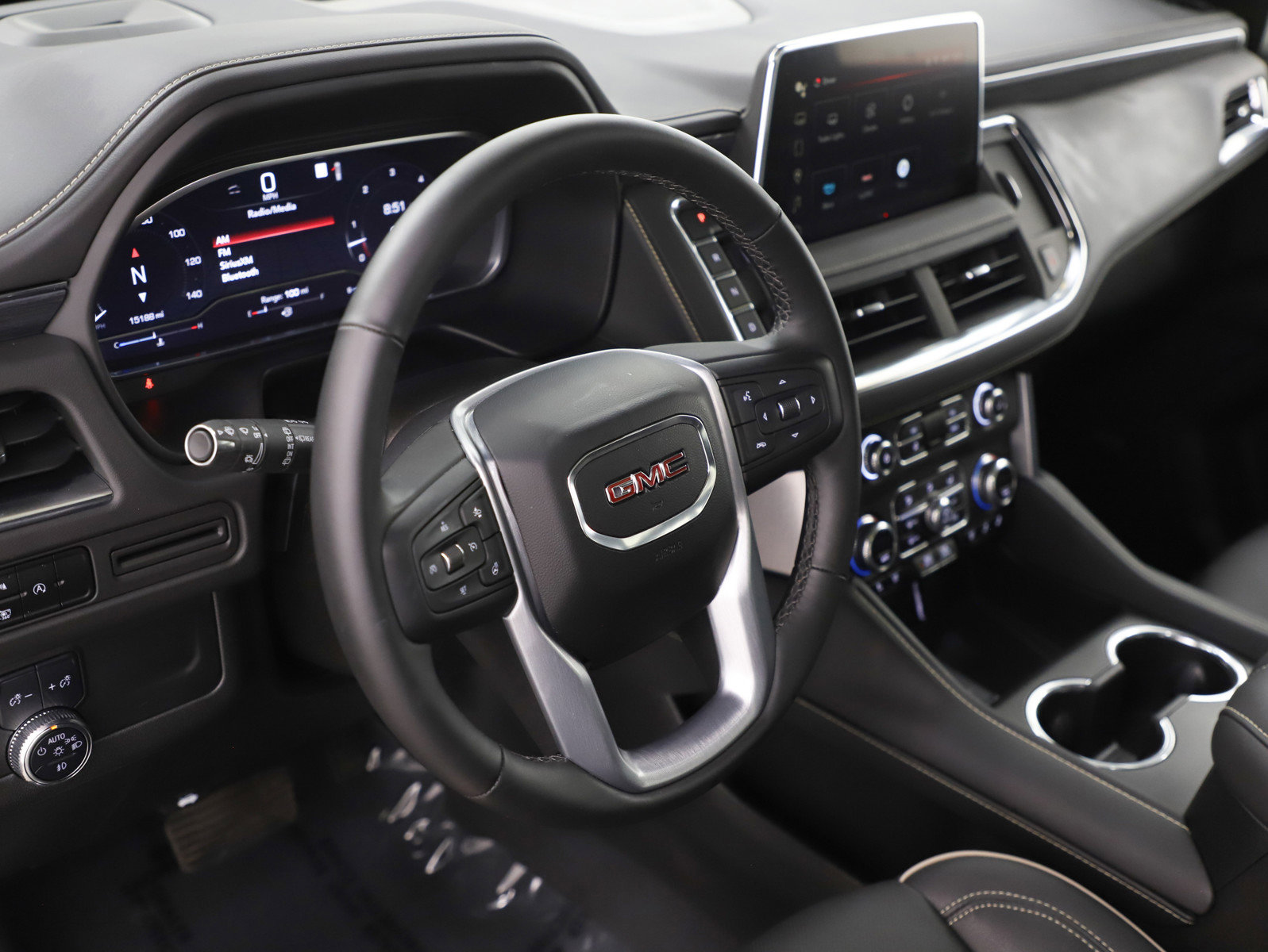 Used 2023 GMC Yukon XL SLT w/ SLT Premium Package image 24