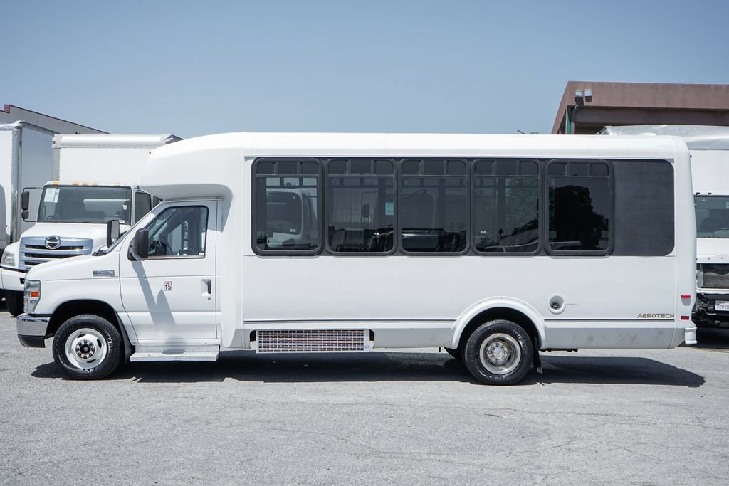 Used 2013 Ford E-450 and Econoline 450 Super Duty w/ Shuttle Bus Prep Pkg RWD image 5