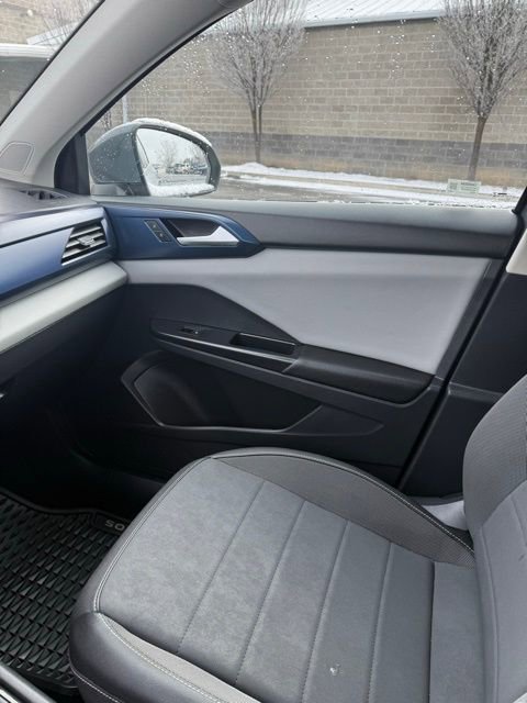 Used 2023 Volkswagen Taos SE image 30